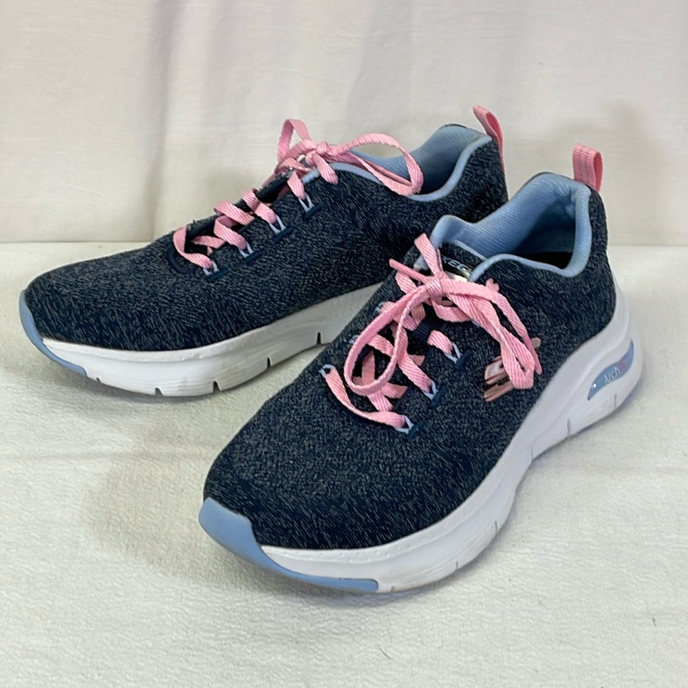 Skechers Women’s Artic Fit Comfy Wave